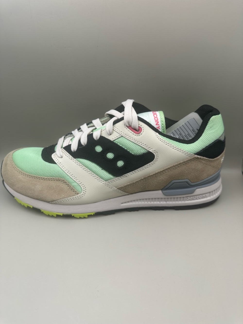 **NEW** Saucony “Courageous” Sz 9m Men's Mint Beige Black Retro Runner - Picture 2 of 10
